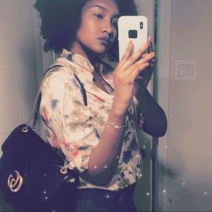 Meet your Posher, Nia